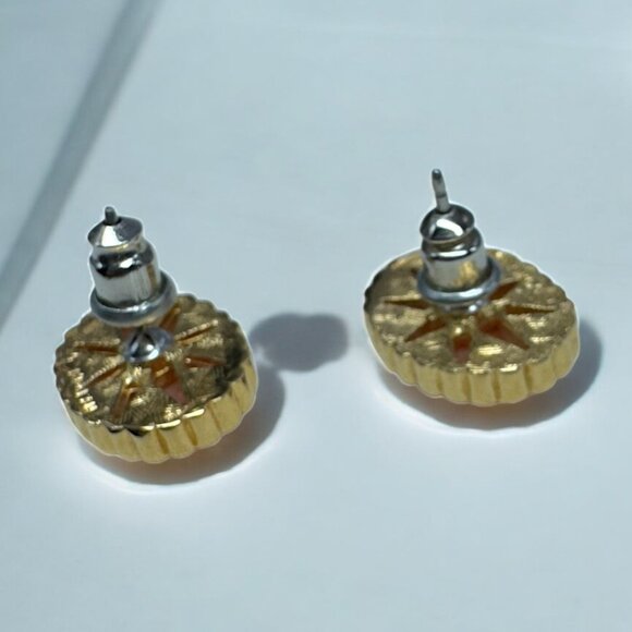 Small Cameo Pierced Earrings Costume Jewelry Gold Tone - Picture 3 of 3